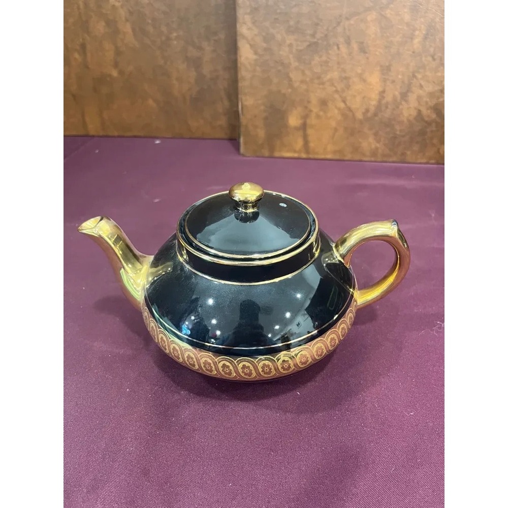Gibson & Sons Late Sevres Davenport Teapot